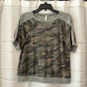 Gray and camo cotton short sleeve tee
